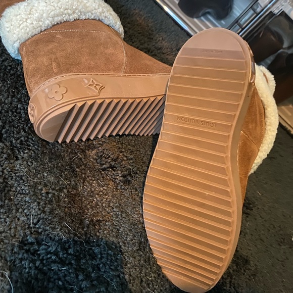 excellent condition but has been worn or used,no signs of wear or defects.. - Picture 3 of 4